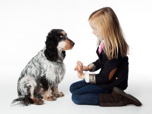 Kinder Fotoshooting, Mädchen mit Hund