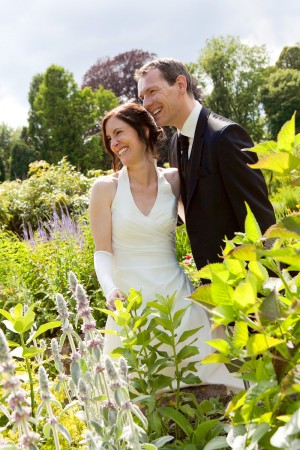 Hochzeitsfotograf, Portrait Brautpaar im Garten