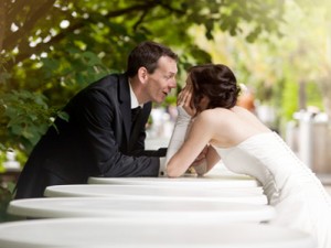Hochzeitsfotograf, Bildserie vom Brautpaar in der Natur