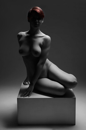 Aktshooting, künstlerisches Portrait einer Frau mit Körperbemalung